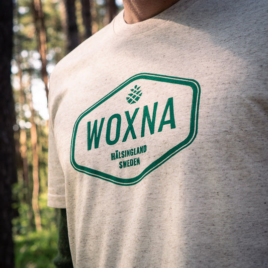 Woxna T-Shirt mit handgestempeltem Logo